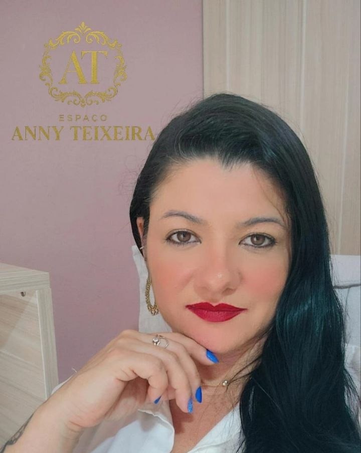 Anny Teixeira, profissional responsável pelo espaço